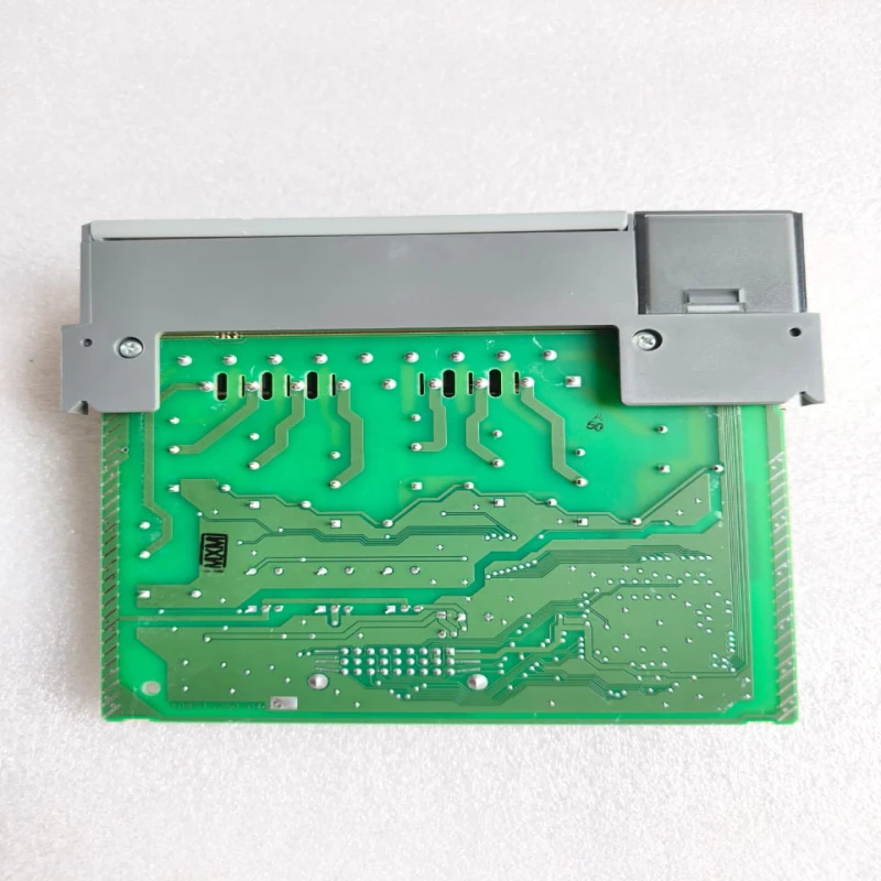 Allen-Bradley 1746-OB16 SLC 500 16-Point 24V DC Source Output Module thumbnail 7111